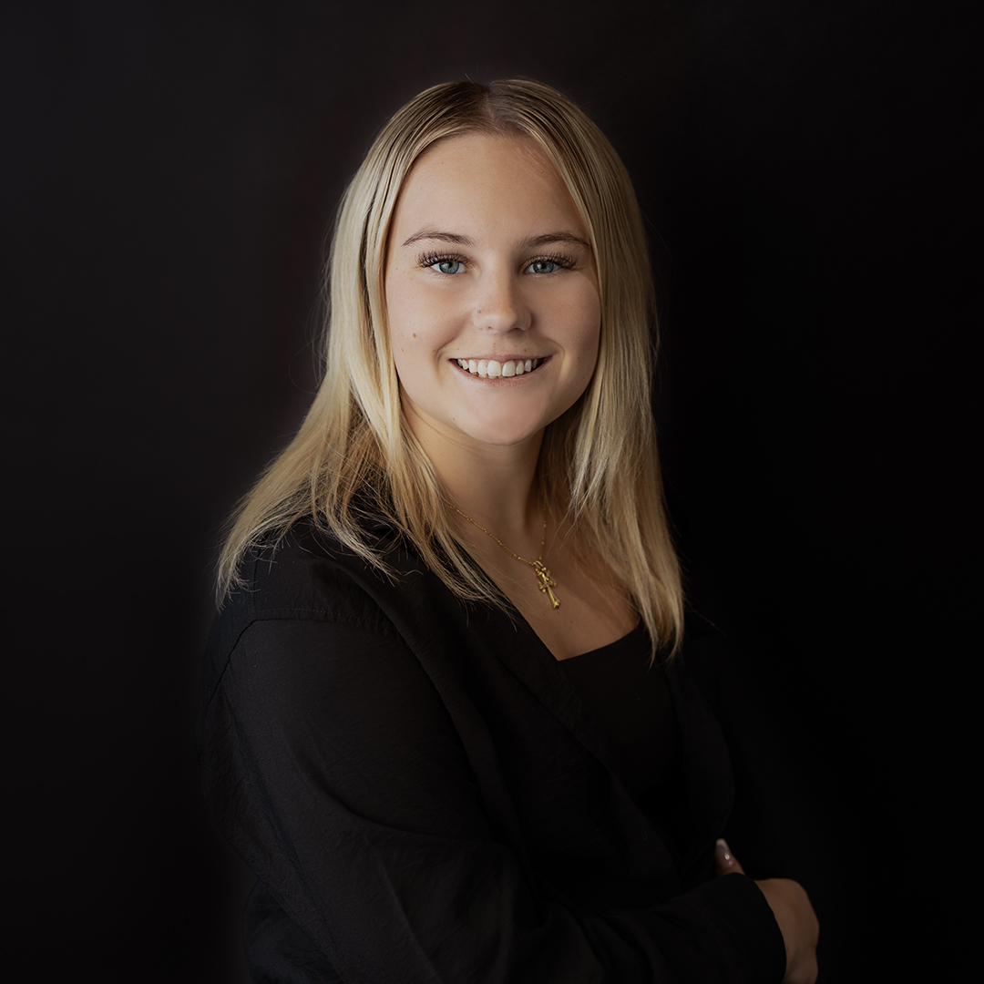 Maddison Stylist - Balayage, Full Color, Blondes, Hair Cut, Kids Cuts, Brow Wax